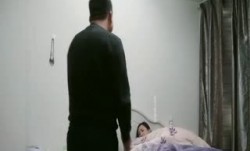 网红脸极品性.感大美.女和胖哥吃过晚饭后把他带到自己家中啪pa啪,最后趴在 *** 上冲刺时把美.女干 *** 了, *** 真厉害,国语!