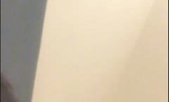 刚 *** 没多久的清纯水嫩美.女前几天刚被男友操过又被带到酒jiu店进屋就扒掉奶罩吃 *** ,无毛小鲍鱼干的捂着嘴叫!