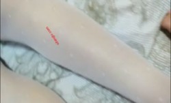 91新片！【MJ】真实迷玩老婆，好不容易搞到药，卧室内把老婆任意摆弄，鲍鱼一线天还挺粉， *** 诱惑