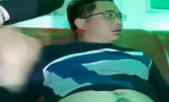 身shen材样貌很不错的性.感大胸美.女为了拉人气和母亲一起在KTV包厢跳艳舞伺候中年男网友,母女俩都被 *** 了.国语!