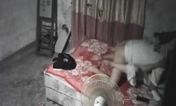 《监控破解✅真实泄密》城中村几个有点姿色的姐妹mei租平房改专用炮.房提供快餐服务车轮战嫖(piao)客有老有少因长得漂亮所以生意红火(8)