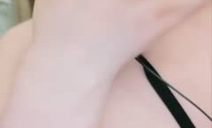 颜值不错丰满身shen材白皙妹mei子换了几套情趣装诱惑 逼逼挺 *** 自摸姿势摆弄 很是诱惑喜欢不要错过