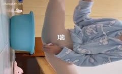 艺校舞蹈系长腿 *** 姐网红91新片！【诗瑞】为赚点外快完成金主爸爸高价定制任务☀️各种一字马无内塞跳蛋自[zi]慰尿尿 (3)