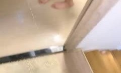 91新片！【人间水蜜桃】一男三女翘 *** 扭动掰穴，厕所尿尿口口舔tianJJ非常诱人，很是诱惑喜欢不要错过