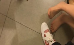 品福利-网传某高校女神级性.感气质校花美.女和富二代男友逛商场买鞋子时在店里偷偷口口性xing愛自.拍外泄.真美!