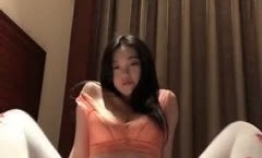 火爆全网的私圈土豪高价定制高颜大二露脸美.女91新片！【吴 *** 】宿舍姐妹mei还在扩阴器高跟鞋 *** 插入极度反差 (5)