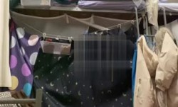 胆大男朋友在医学院女生宿舍下铺强推护士女友到床上啪pa啪她一直想拉上帘子还是 *** 了