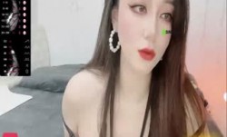 大眼萌御姐范露脸人间尤物勾引哥哥， *** 大 *** 角法惊人 大胸带乳夹 大白 *** 跳蛋自[zi]慰