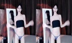 《疯狂抖音》万元定制网易CC颜值热舞主播极品反差婊91新片！【欣彤】金主定制XXX🅲🅷🅴🅽🅶-🆁🅴🅽又美又骚露点艳舞挑逗各种 *** 脸(23)