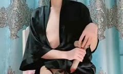 高gao颜值苗条网红妹mei子允儿自.拍福利小视频，椅子上抬腿假 *** 抽[chou]插拍打 *** 娇喘非常诱人