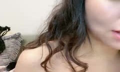 粉红色睡衣长发美少.妇躺在床上诱惑自[zi]慰 ***  *** 诱惑十足，道具插[cha]穴近景特写